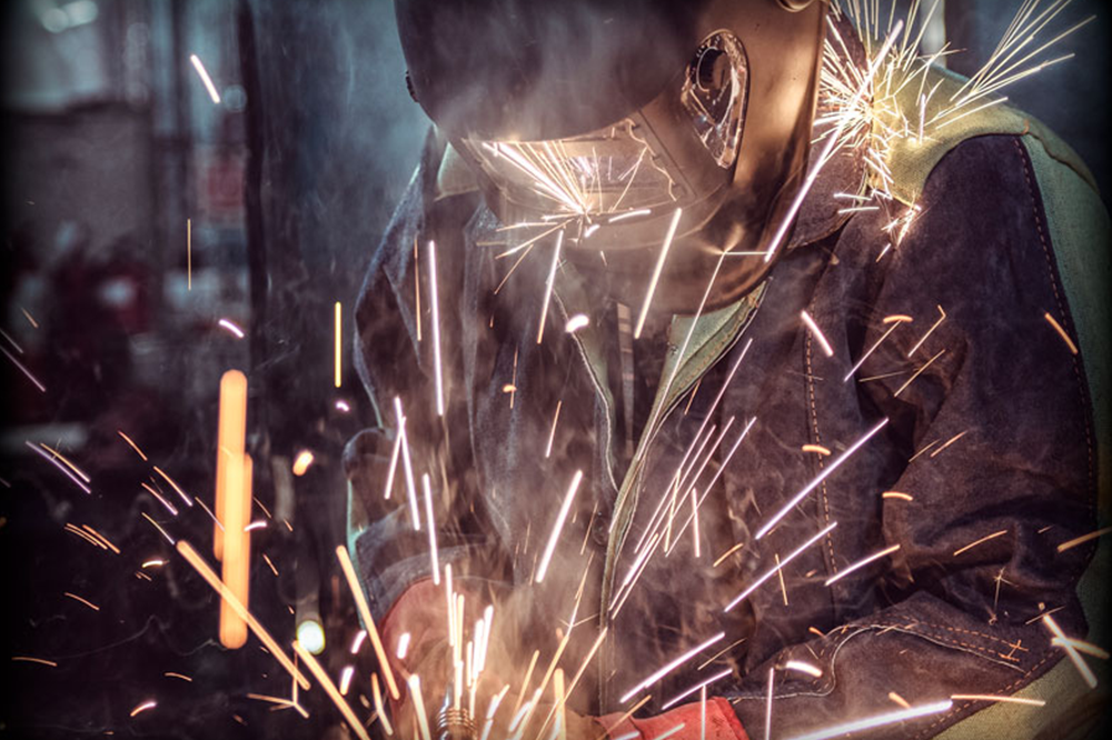 foto della lavorazione di un manufatto in acciaio inox
